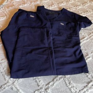 Figs petite scrub pants and shirt in Navy blue